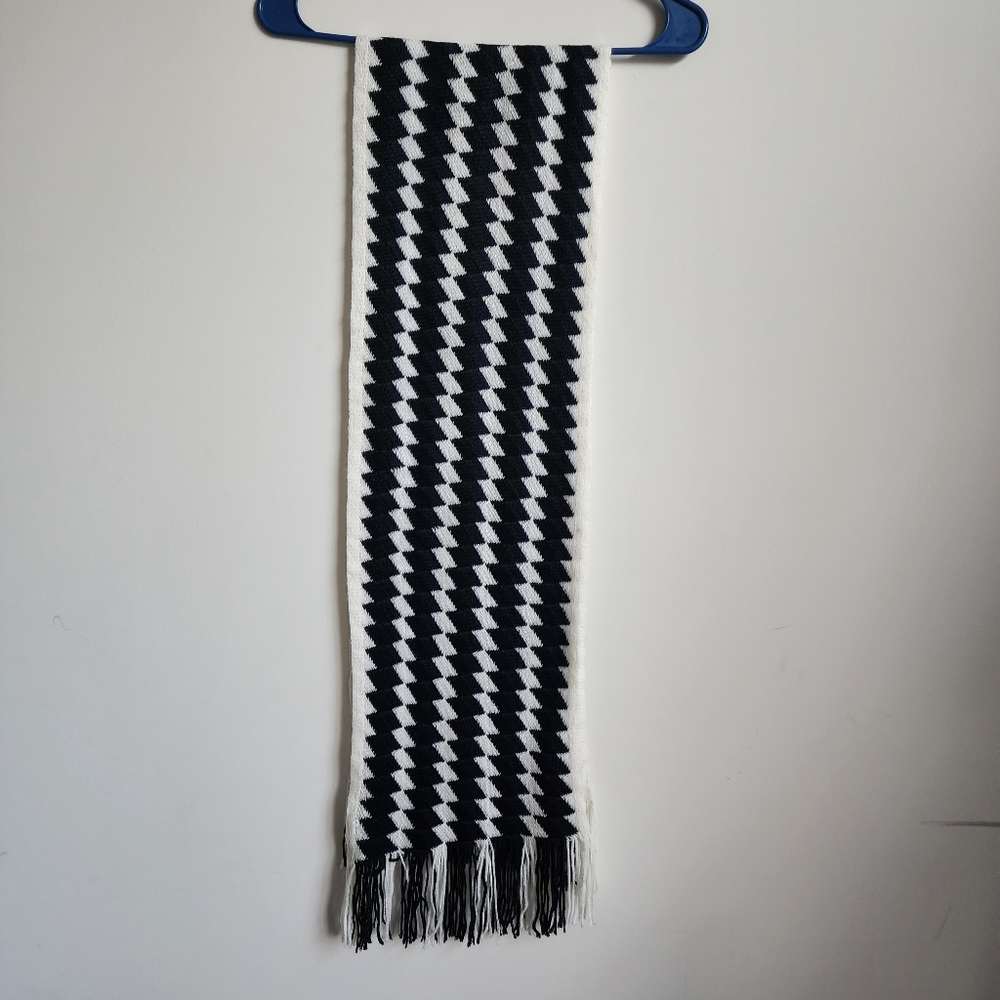 100% Acrylic Navy and White Scarf